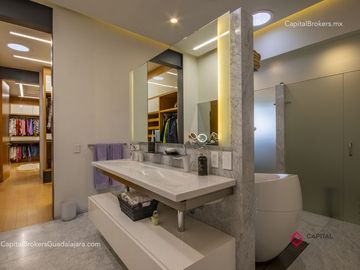 Espectacular Casa de Lujo con Alberca en Bugambilias en Venta
