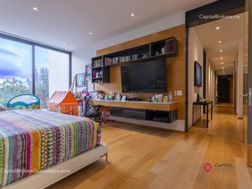 Espectacular Casa de Lujo con Alberca en Bugambilias en Venta