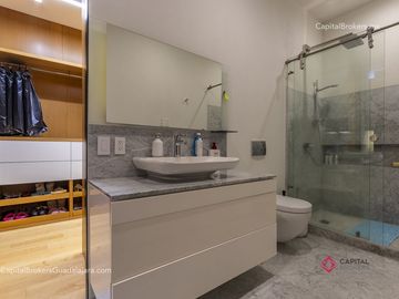 Espectacular Casa de Lujo con Alberca en Bugambilias en Venta