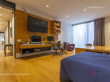 Espectacular Casa de Lujo con Alberca en Bugambilias en Venta