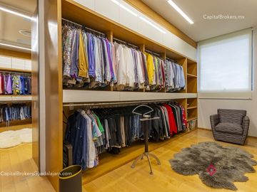 Espectacular Casa de Lujo con Alberca en Bugambilias en Venta