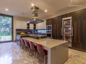 Espectacular Casa de Lujo con Alberca en Bugambilias en Venta