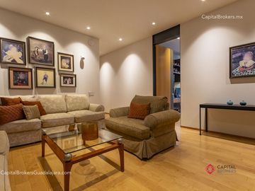 Espectacular Casa de Lujo con Alberca en Bugambilias en Venta