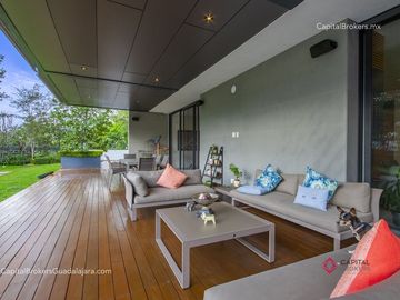 Espectacular Casa de Lujo con Alberca en Bugambilias en Venta