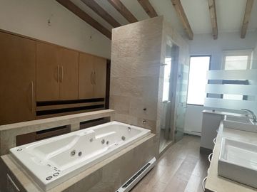CASA en VENTA, CLUB DE GOLF LOS ENCINOS, LERMA, ESTADO DE MÉXICO