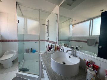 Venta Casa en Tecamachalco con amplios espacios y muy iluminada