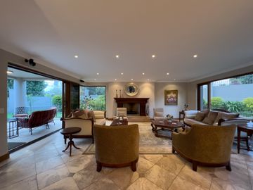 I3 CASA DE LUJO DE VENTA EN CUMBAYA