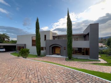 I3 CASA DE LUJO DE VENTA EN CUMBAYA
