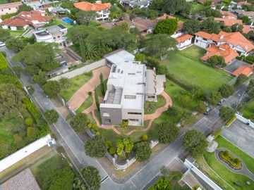 I3 CASA DE LUJO DE VENTA EN CUMBAYA