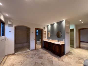 I3 CASA DE LUJO DE VENTA EN CUMBAYA