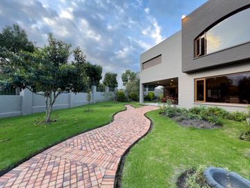 I3 CASA DE LUJO DE VENTA EN CUMBAYA