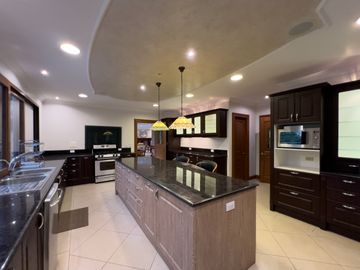 I3 CASA DE LUJO DE VENTA EN CUMBAYA