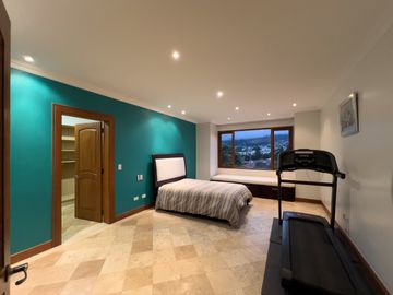 I3 CASA DE LUJO DE VENTA EN CUMBAYA