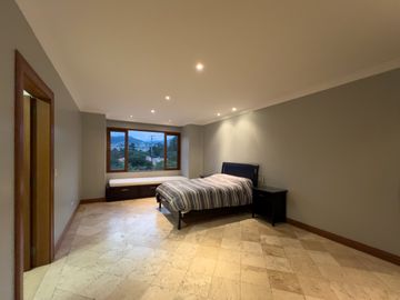 I3 CASA DE LUJO DE VENTA EN CUMBAYA