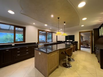 I3 CASA DE LUJO DE VENTA EN CUMBAYA