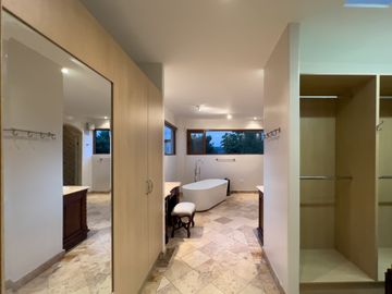 I3 CASA DE LUJO DE VENTA EN CUMBAYA