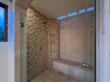I3 CASA DE LUJO DE VENTA EN CUMBAYA