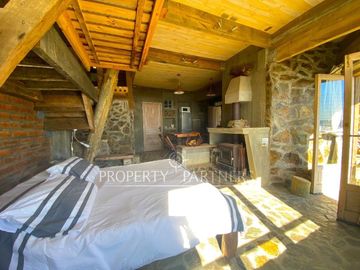 Pichilemu, Original Casa en Primera Línea en Playa Infiernillo