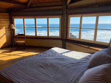 Pichilemu, Original Casa en Primera Línea en Playa Infiernillo