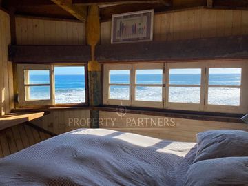 Pichilemu, Original Casa en Primera Línea en Playa Infiernillo