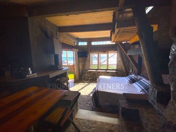 Pichilemu, Original Casa en Primera Línea en Playa Infiernillo