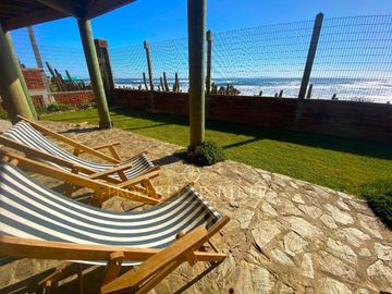 Pichilemu, Original Casa en Primera Línea en Playa Infiernillo