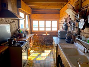 Pichilemu, Original Casa en Primera Línea en Playa Infiernillo