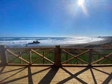 Pichilemu, Original Casa en Primera Línea en Playa Infiernillo