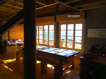 Pichilemu, Original Casa en Primera Línea en Playa Infiernillo
