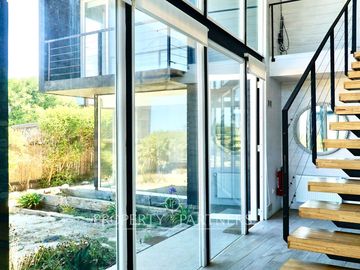Pichilemu, Casa Moderna en Primera línea