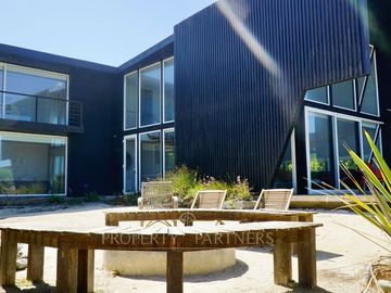 Pichilemu, Casa Moderna en Primera línea
