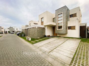 Casa mediterránea en Lomas de San Andrés