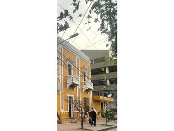 SE VENDE CASA- LOTE EN EL CENTRO HISTÓRICO, ZONA COMERCIAL