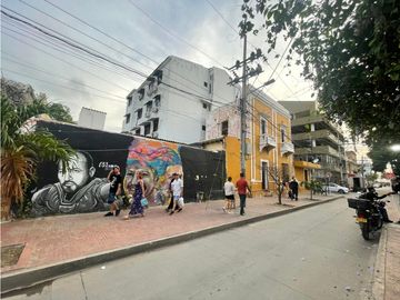 SE VENDE CASA- LOTE EN EL CENTRO HISTÓRICO, ZONA COMERCIAL