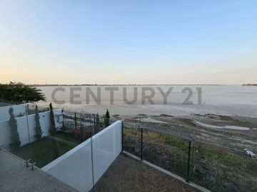 Venta Casa con Vista al Rio en Isla Mocoli