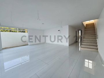 Venta Casa con Vista al Rio en Isla Mocoli