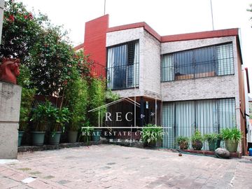 Casa Grande en Privada - Increíble Vista y Hermoso Jardín