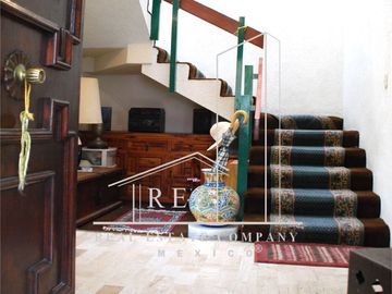 Casa Grande en Privada - Increíble Vista y Hermoso Jardín