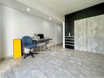 Hermosa casa en venta - Enorme jardín, diseño en una planta