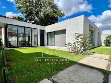Hermosa casa en venta - Enorme jardín, diseño en una planta