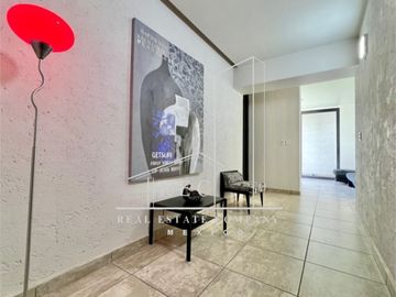 Hermosa casa en venta - Enorme jardín, diseño en una planta