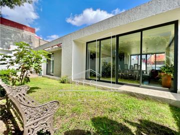 Hermosa casa en venta - Enorme jardín, diseño en una planta
