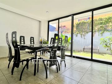 Hermosa casa en venta - Enorme jardín, diseño en una planta