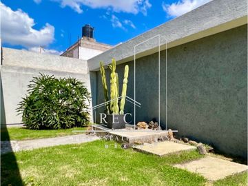 Hermosa casa en venta - Enorme jardín, diseño en una planta