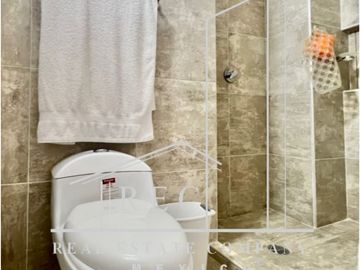 Hermosa casa en venta - Enorme jardín, diseño en una planta
