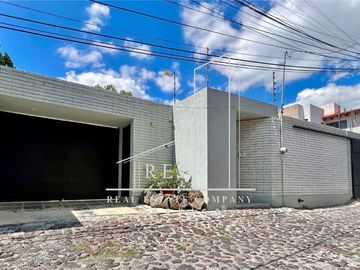 Hermosa casa en venta - Enorme jardín, diseño en una planta