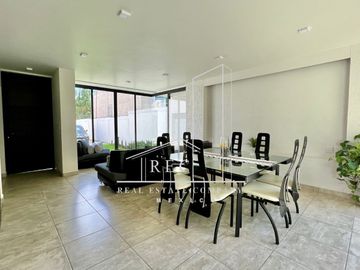 Hermosa casa en venta - Enorme jardín, diseño en una planta