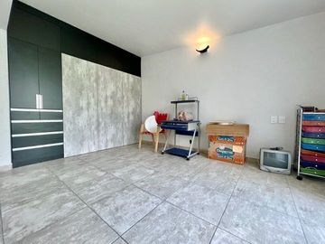 Hermosa casa en venta - Enorme jardín, diseño en una planta