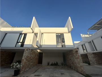 VENTA DE TOWN HOUSE DE 2 PLANTAS EN MERIDA YUCATAN