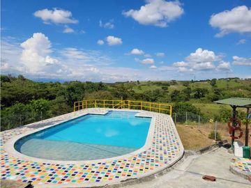 Vendo casa medianera en el conjunto residencial la colina en Tuluá val